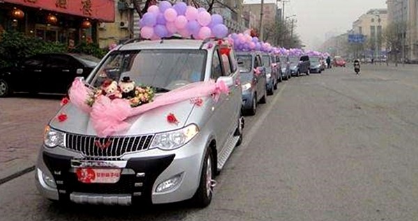 How much does the whole Rolls-Royce wedding team cost? Wuling Hongguang is not expensive! How much does the whole Rolls-Royce wedding team cost? Wuling Hongguang is not expensive!
