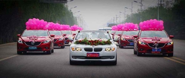 How much does the whole Rolls-Royce wedding team cost? Wuling Hongguang is not expensive! How much does the whole Rolls-Royce wedding team cost? Wuling Hongguang is not expensive!