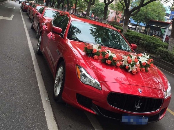 How much does the whole Rolls-Royce wedding team cost? Wuling Hongguang is not expensive! How much does the whole Rolls-Royce wedding team cost? Wuling Hongguang is not expensive!