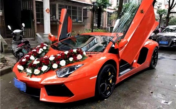 How much does the whole Rolls-Royce wedding team cost? Wuling Hongguang is not expensive! How much does the whole Rolls-Royce wedding team cost? Wuling Hongguang is not expensive!