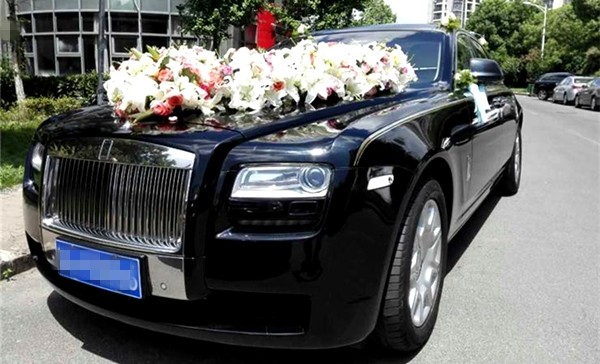 How much does the whole Rolls-Royce wedding team cost? Wuling Hongguang is not expensive! How much does the whole Rolls-Royce wedding team cost? Wuling Hongguang is not expensive!