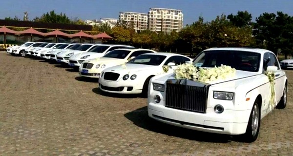 How much does the whole Rolls-Royce wedding team cost? Wuling Hongguang is not expensive! How much does the whole Rolls-Royce wedding team cost? Wuling Hongguang is not expensive!