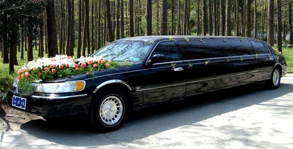 How much does the whole Rolls-Royce wedding team cost? Wuling Hongguang is not expensive! How much does the whole Rolls-Royce wedding team cost? Wuling Hongguang is not expensive!