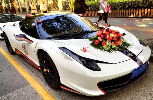 How much does the whole Rolls-Royce wedding team cost? Wuling Hongguang is not expensive! How much does the whole Rolls-Royce wedding team cost? Wuling Hongguang is not expensive!