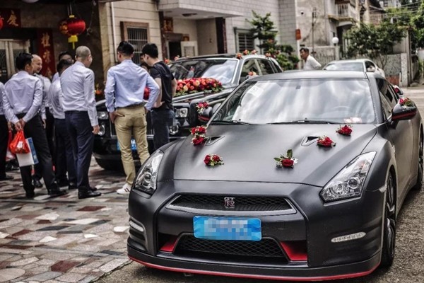 How much does the whole Rolls-Royce wedding team cost? Wuling Hongguang is not expensive! How much does the whole Rolls-Royce wedding team cost? Wuling Hongguang is not expensive!
