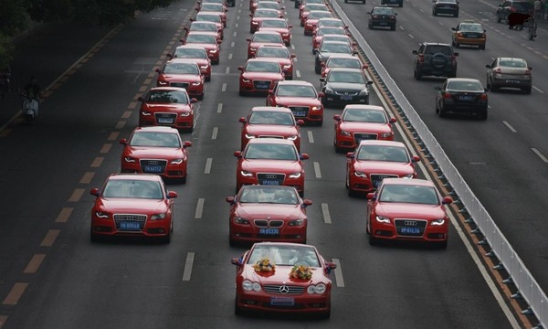 How much does the whole Rolls-Royce wedding team cost? Wuling Hongguang is not expensive! How much does the whole Rolls-Royce wedding team cost? Wuling Hongguang is not expensive!