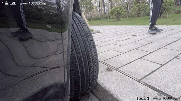 Dört tekerlek önemsiz bir konu değil mi? Kazalara yol açması kolay küçük problemler, büyük gizli tehlikeler! Dört tekerlek önemsiz bir konu değil mi? Kazalara yol açması kolay küçük problemler, büyük gizli tehlikeler!
