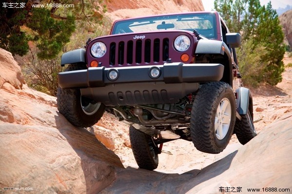 Can the four-wheel drive be able to go up and down the water and climb the stairs? The city SUV will be scrapped in minutes! Can the four-wheel drive be able to go up and down the water and climb the stairs? The city SUV will be scrapped in minutes!